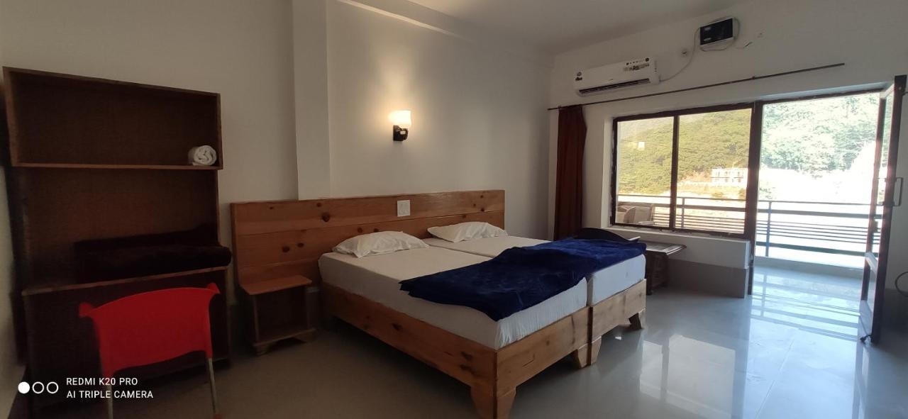 H7 Stay On The Ganges, Yoga & Spa Resort, Rishīkesh Buitenkant foto