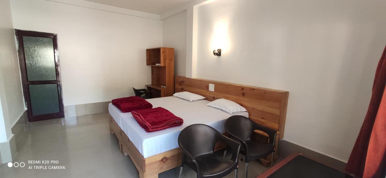 H7 Stay On The Ganges, Yoga & Spa Resort, Rishīkesh Buitenkant foto