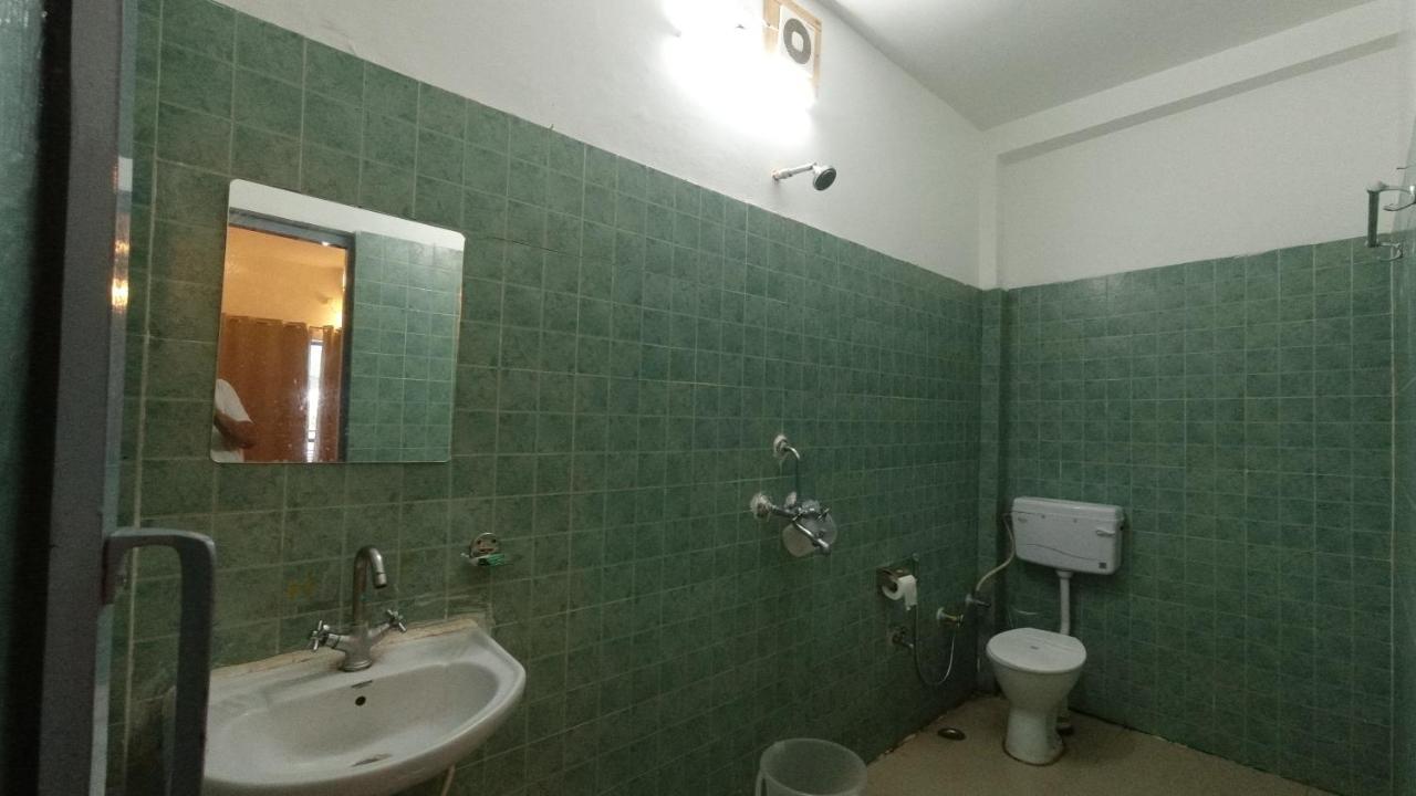 H7 Stay On The Ganges, Yoga & Spa Resort, Rishīkesh Buitenkant foto