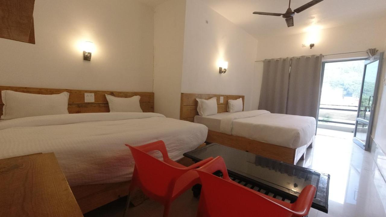 H7 Stay On The Ganges, Yoga & Spa Resort, Rishīkesh Buitenkant foto