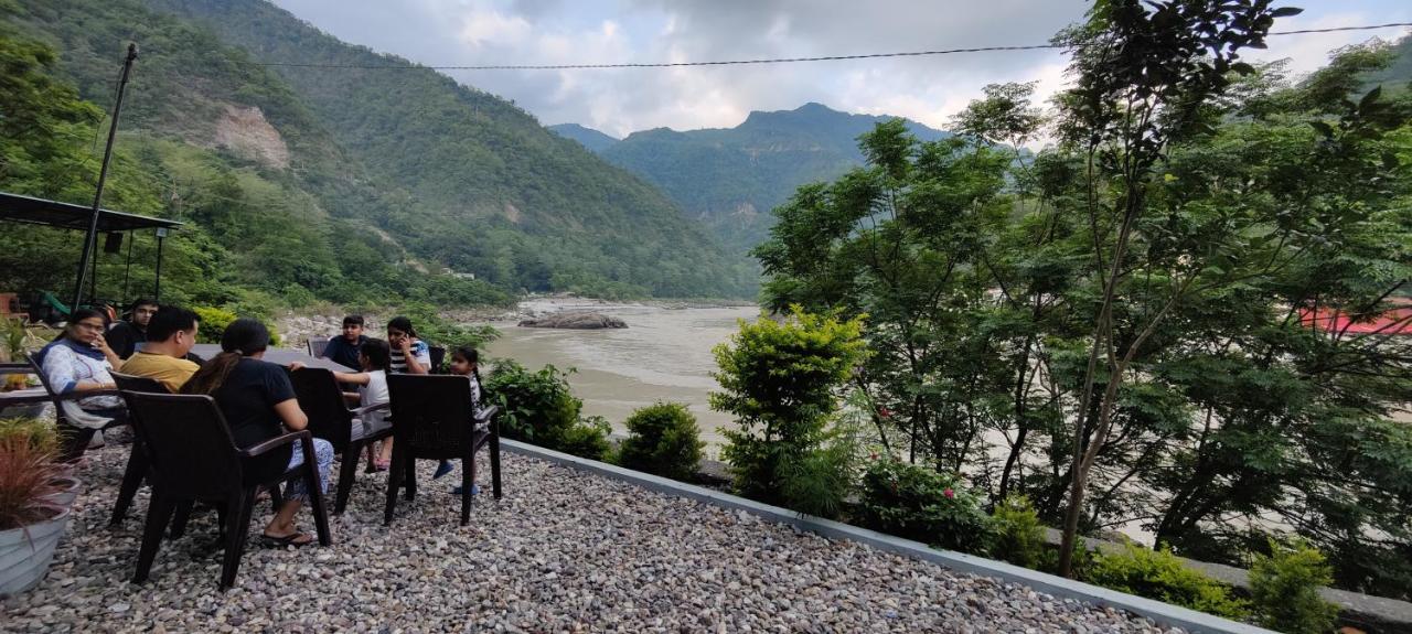 H7 Stay On The Ganges, Yoga & Spa Resort, Rishīkesh Buitenkant foto