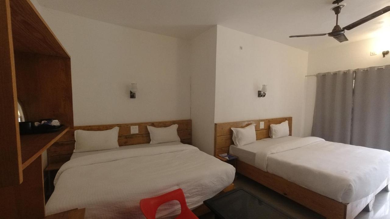 H7 Stay On The Ganges, Yoga & Spa Resort, Rishīkesh Buitenkant foto